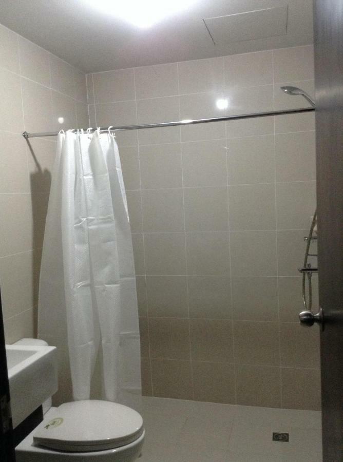 Cubao Manhattanheights Unit 11A Tower B, 2Br Manila Esterno foto