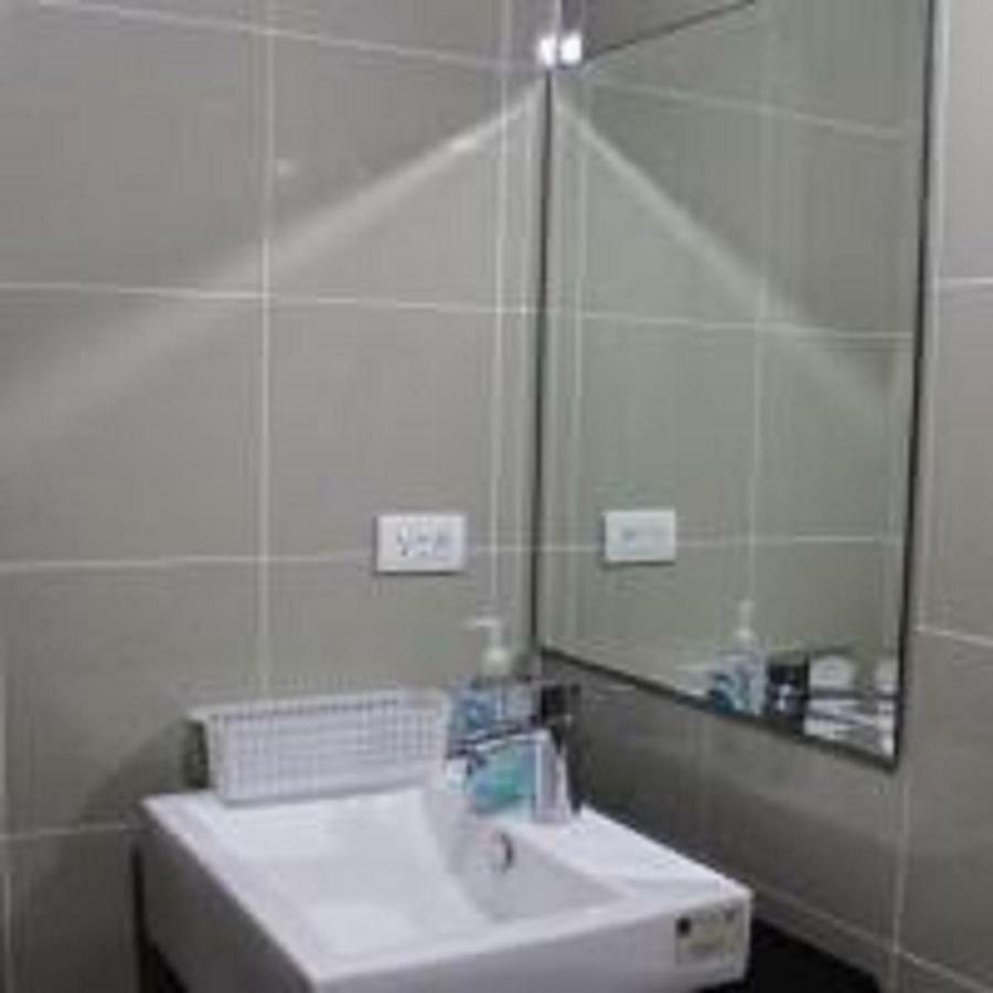 Cubao Manhattanheights Unit 11A Tower B, 2Br Manila Esterno foto