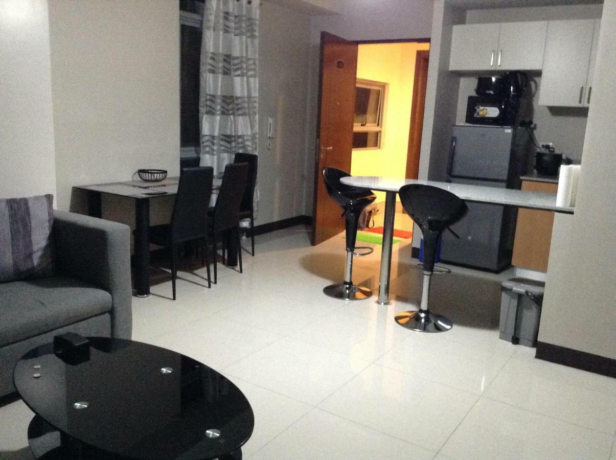 Cubao Manhattanheights Unit 11A Tower B, 2Br Manila Esterno foto