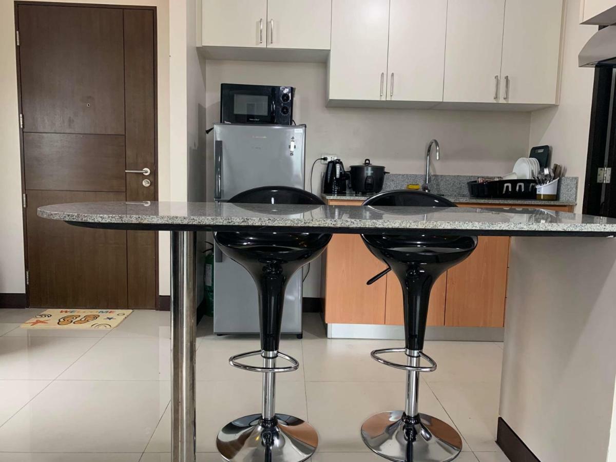 Cubao Manhattanheights Unit 11A Tower B, 2Br Manila Esterno foto