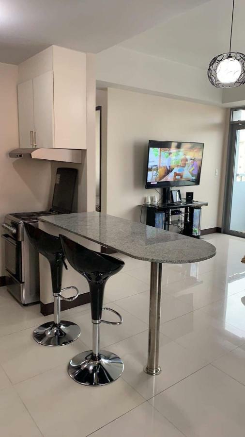 Cubao Manhattanheights Unit 11A Tower B, 2Br Manila Esterno foto