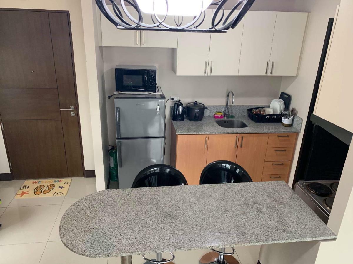 Cubao Manhattanheights Unit 11A Tower B, 2Br Manila Esterno foto